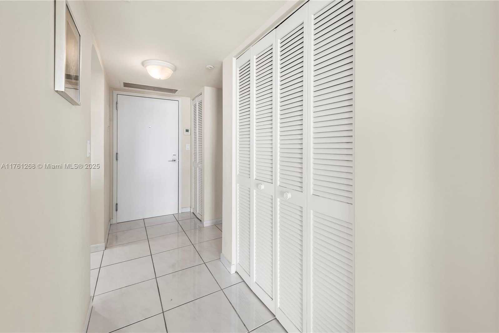 Small Image of 2555 COLLINS AVE #2104, Miami Beach Number 21