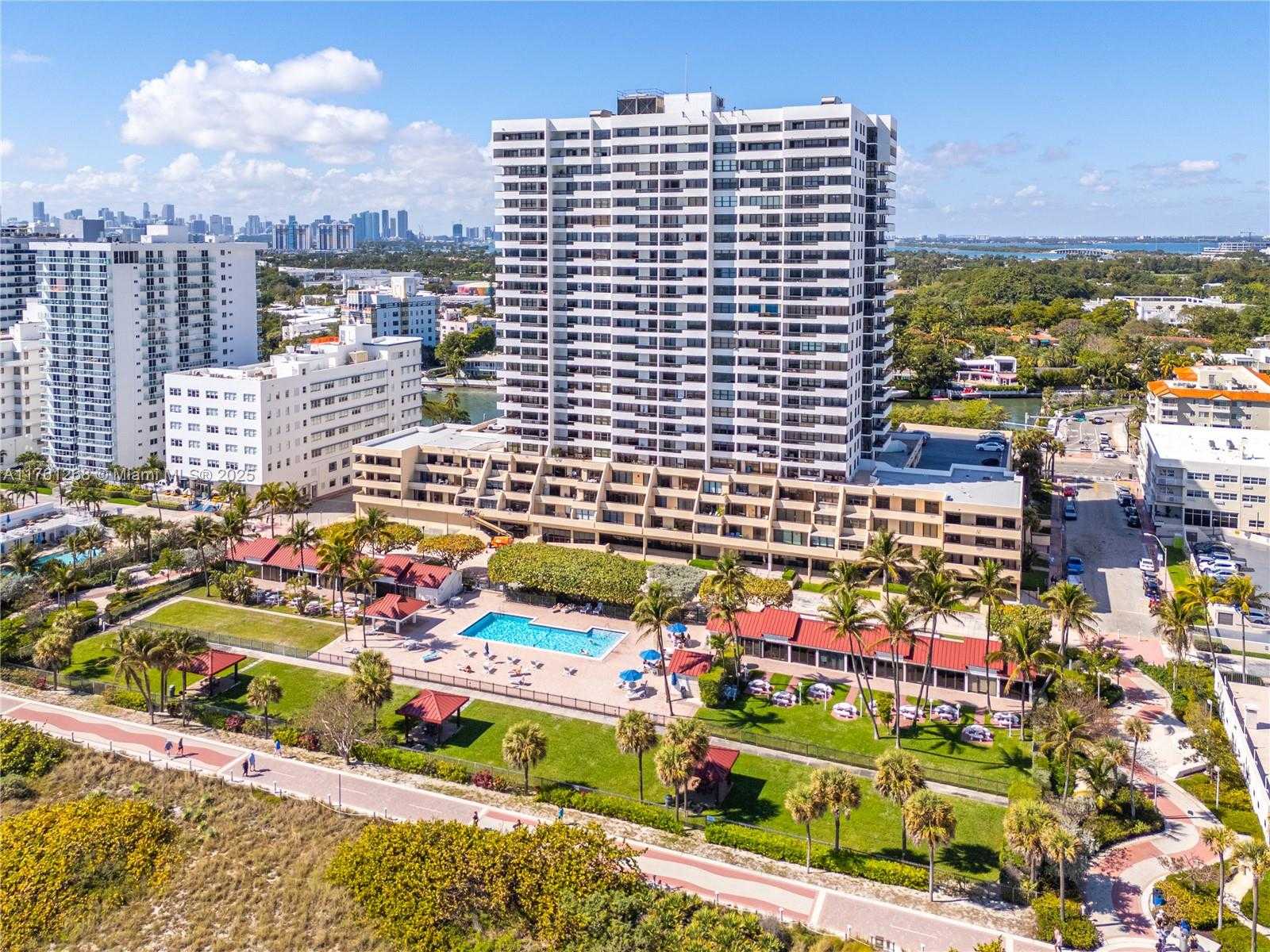 Small Image of 2555 COLLINS AVE #2104, Miami Beach Number 24