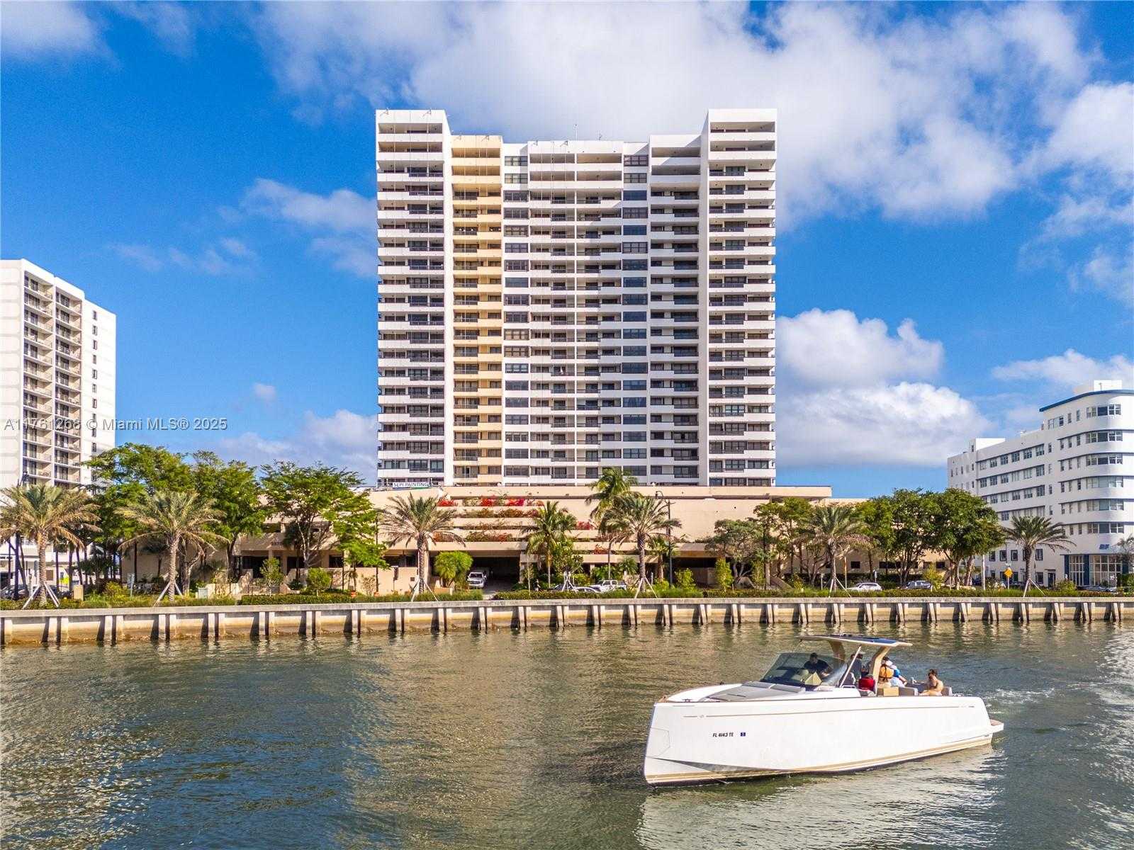 Small Image of 2555 COLLINS AVE #2104, Miami Beach Number 27