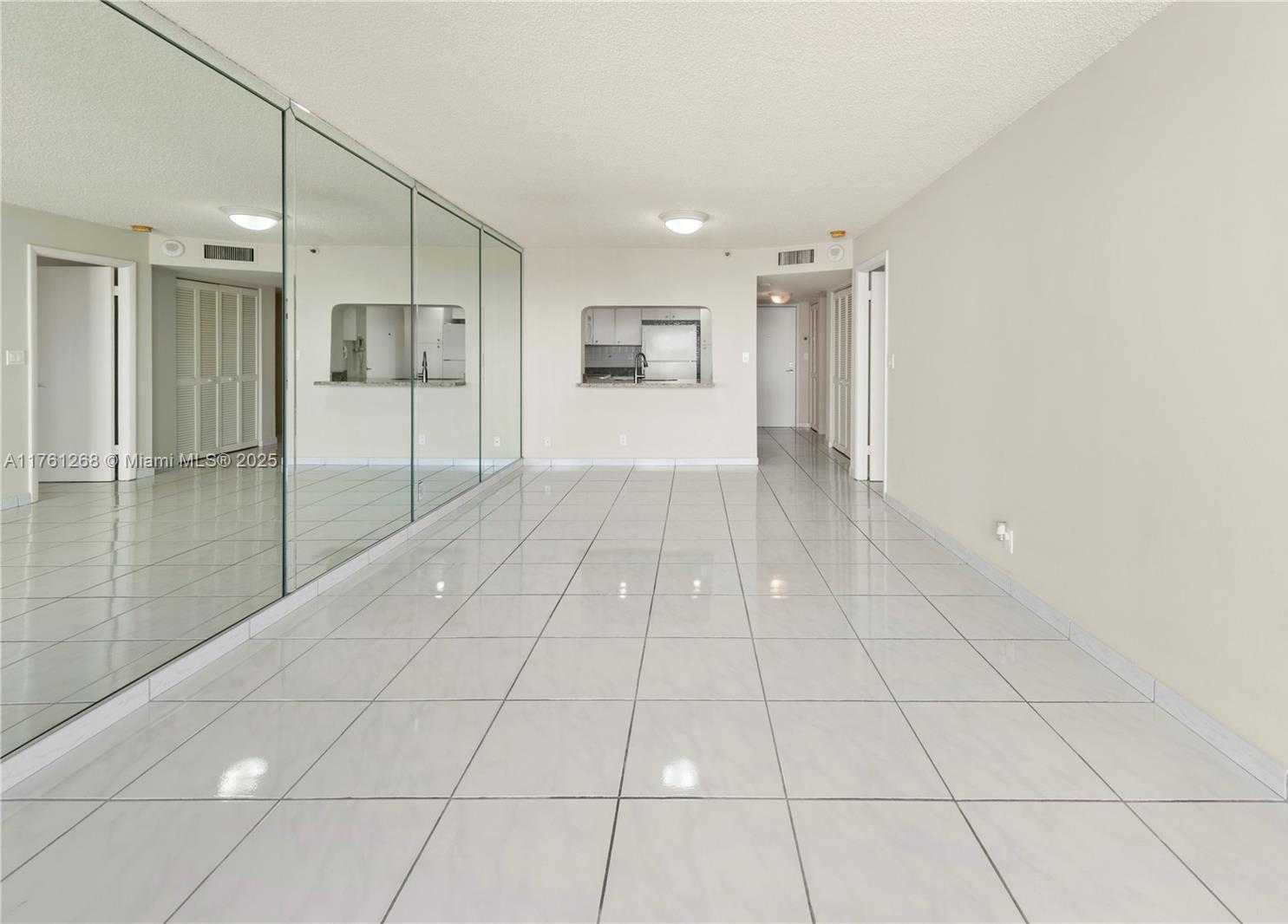 Small Image of 2555 COLLINS AVE #2104, Miami Beach Number 6