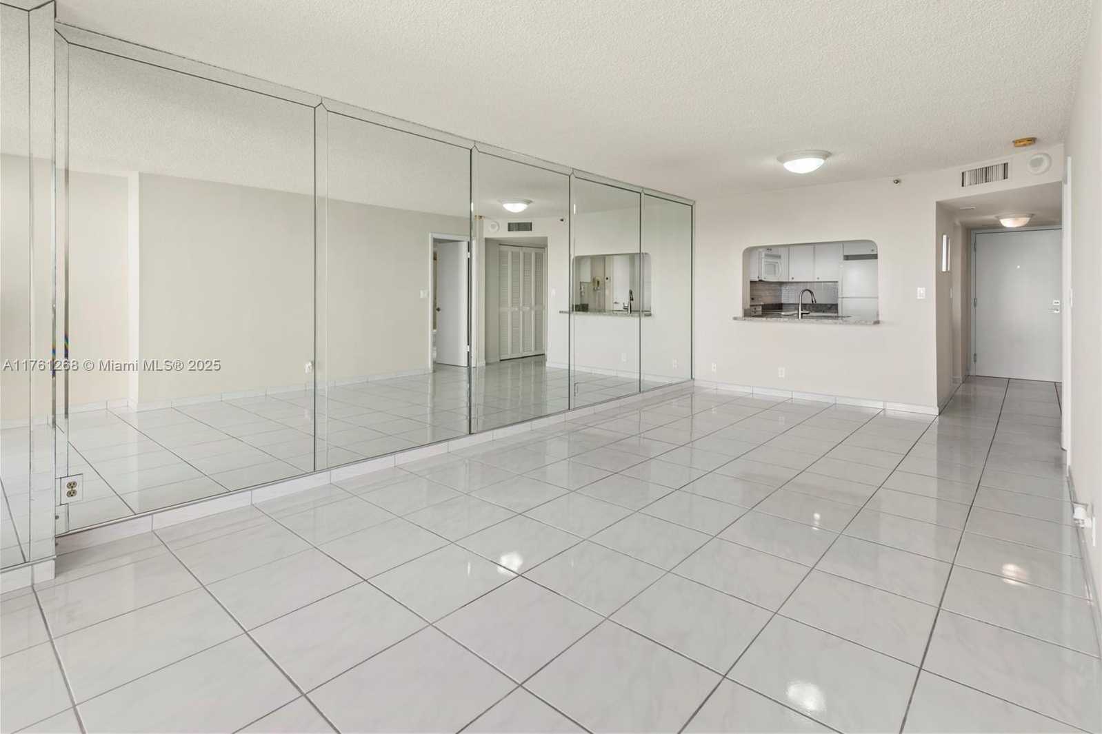 Small Image of 2555 COLLINS AVE #2104, Miami Beach Number 7