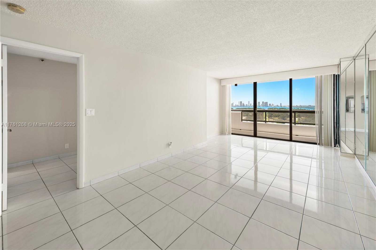 Small Image of 2555 COLLINS AVE #2104, Miami Beach Number 8