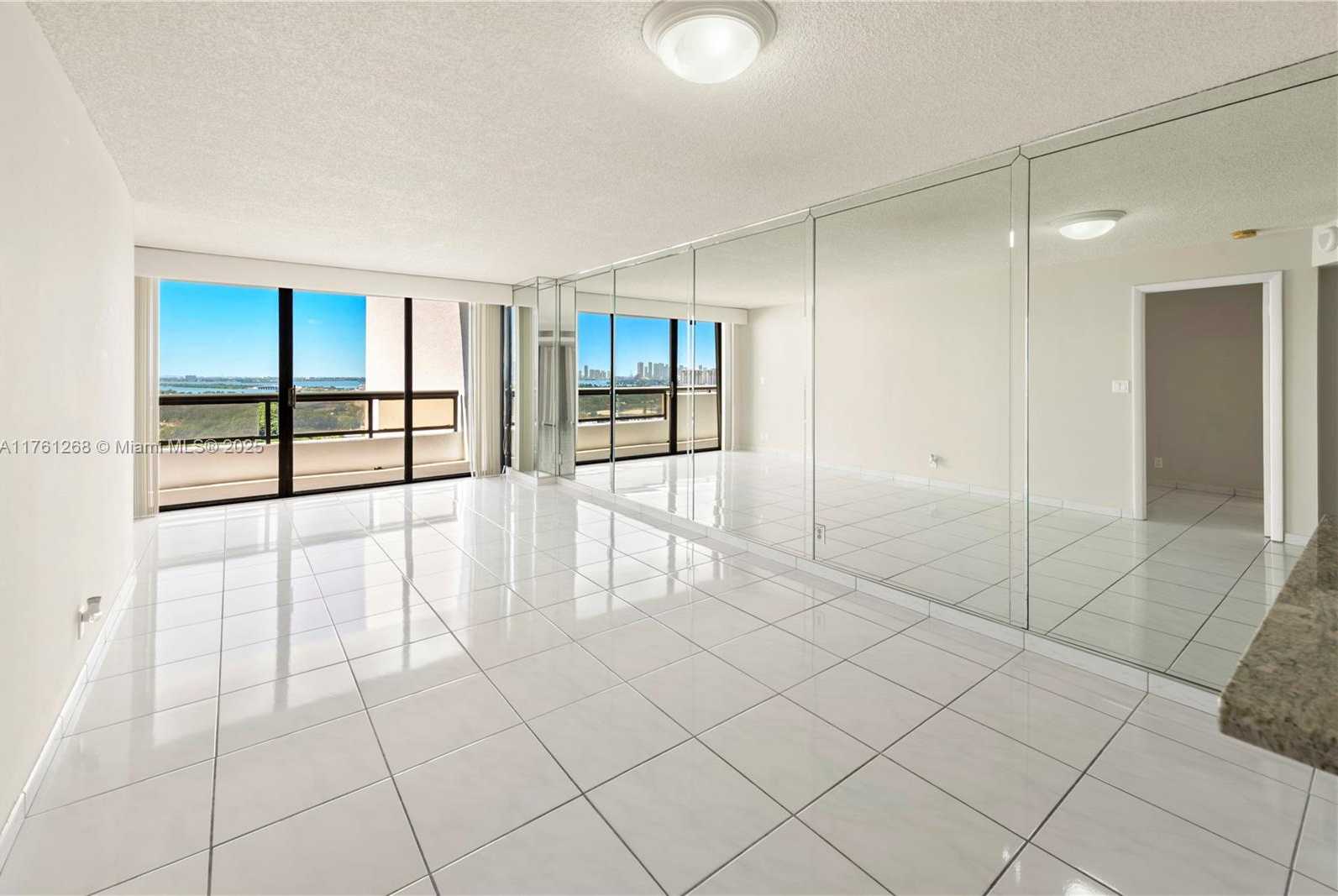 Small Image of 2555 COLLINS AVE #2104, Miami Beach Number 9