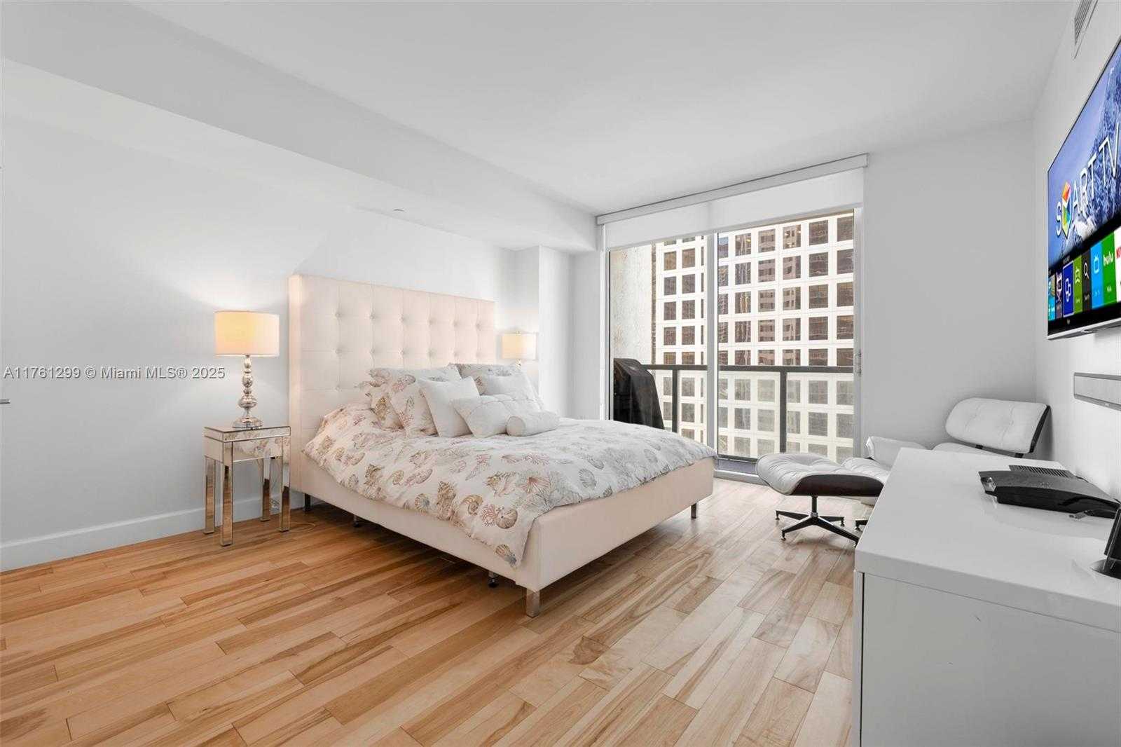 Small Image of 500 BRICKELL AVE #2510, Miami Number 23