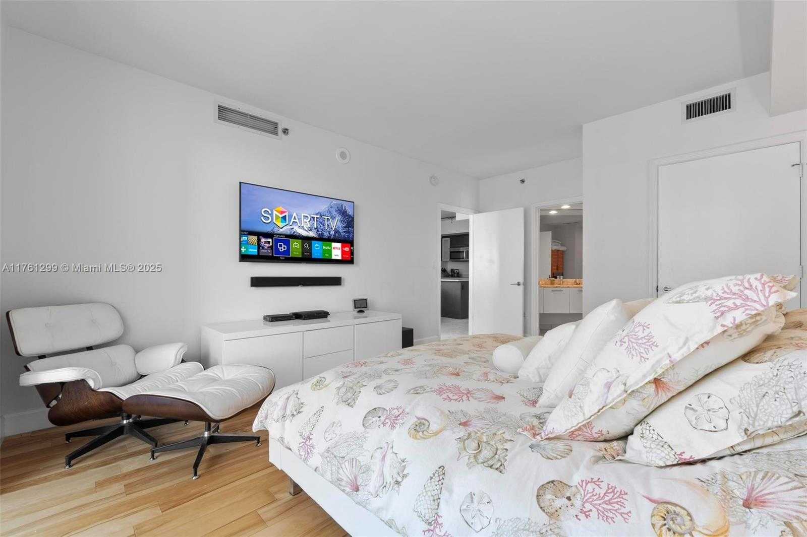 Small Image of 500 BRICKELL AVE #2510, Miami Number 24