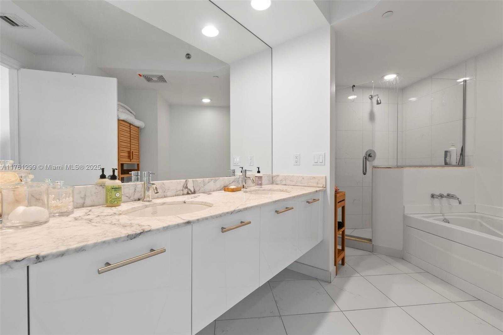 Small Image of 500 BRICKELL AVE #2510, Miami Number 26