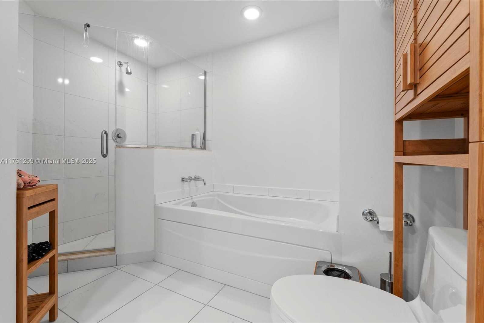 Small Image of 500 BRICKELL AVE #2510, Miami Number 27