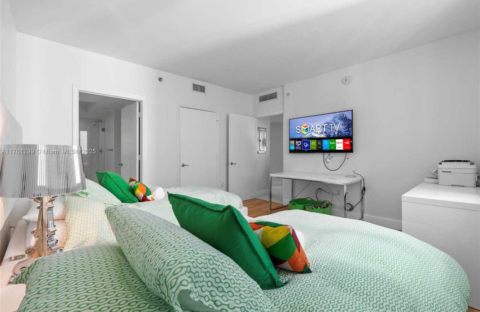 Small Image of 500 BRICKELL AVE #2510, Miami Number 30