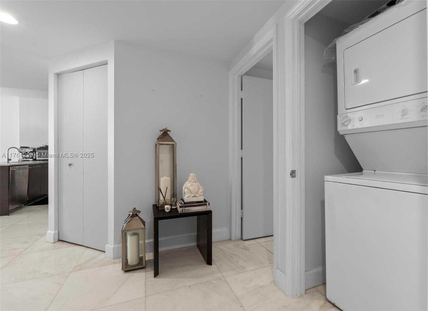 Small Image of 500 BRICKELL AVE #2510, Miami Number 7