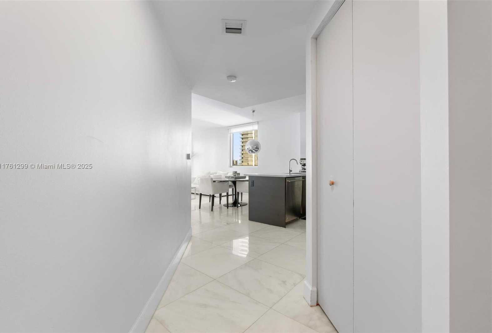 Small Image of 500 BRICKELL AVE #2510, Miami Number 9