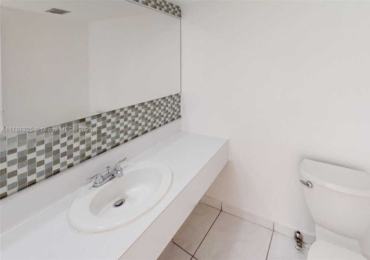 Small Image of 900 BAY DR #209, Miami Beach Number 16