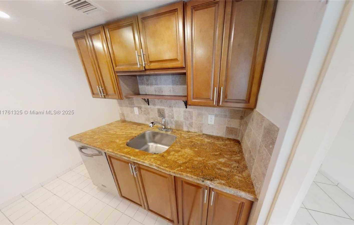 Small Image of 900 BAY DR #209, Miami Beach Number 2