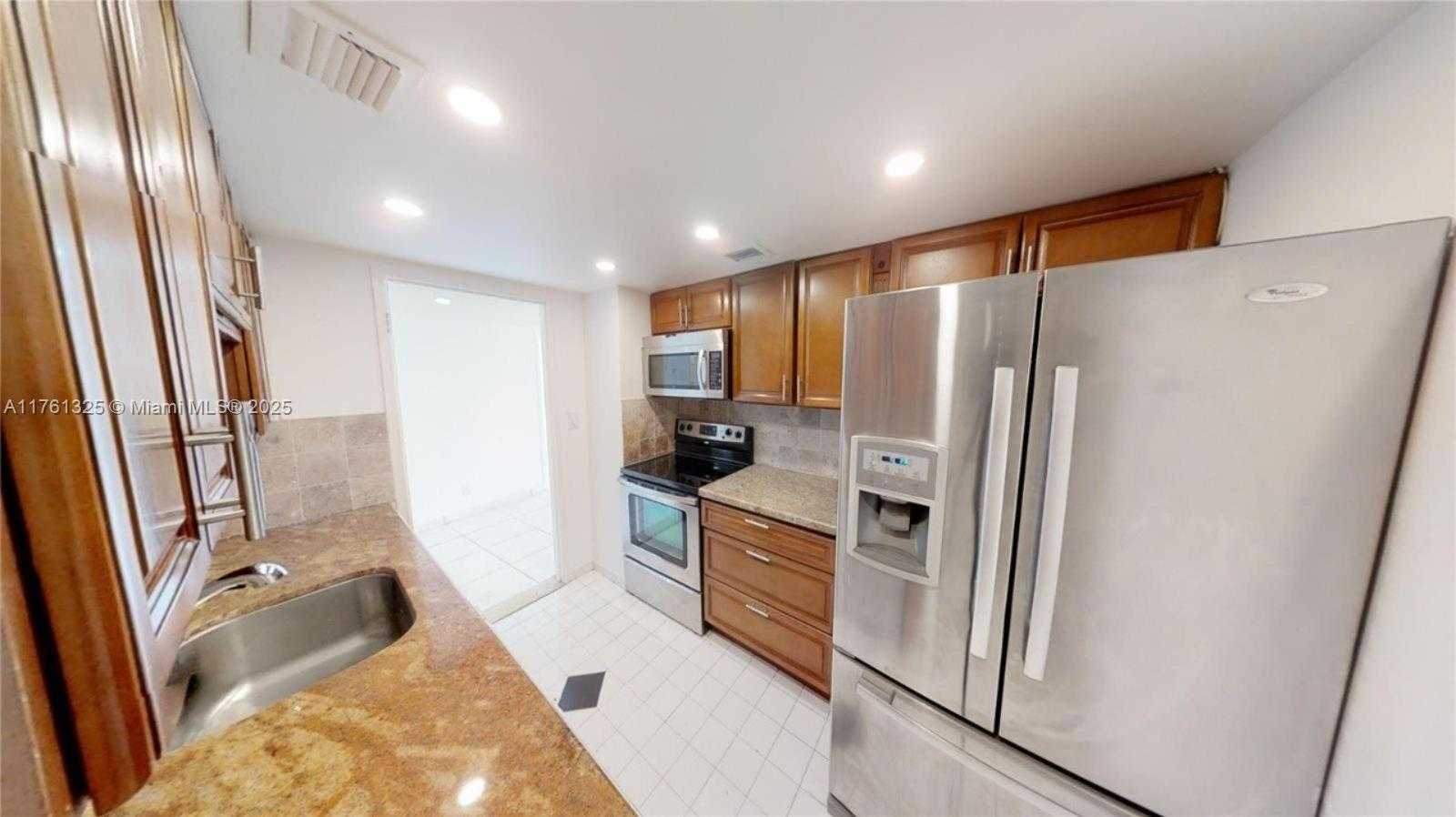 Small Image of 900 BAY DR #209, Miami Beach Number 3
