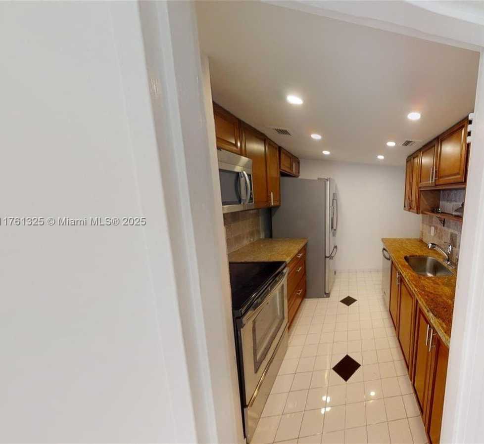 Small Image of 900 BAY DR #209, Miami Beach Number 5