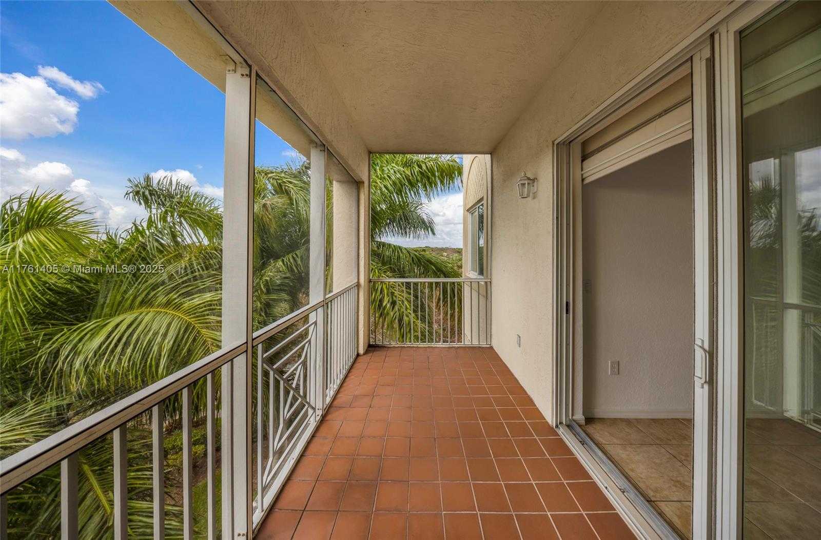 Small Image of 3600 OAKS CLUBHOUSE DR #501, Pompano Beach Number 10