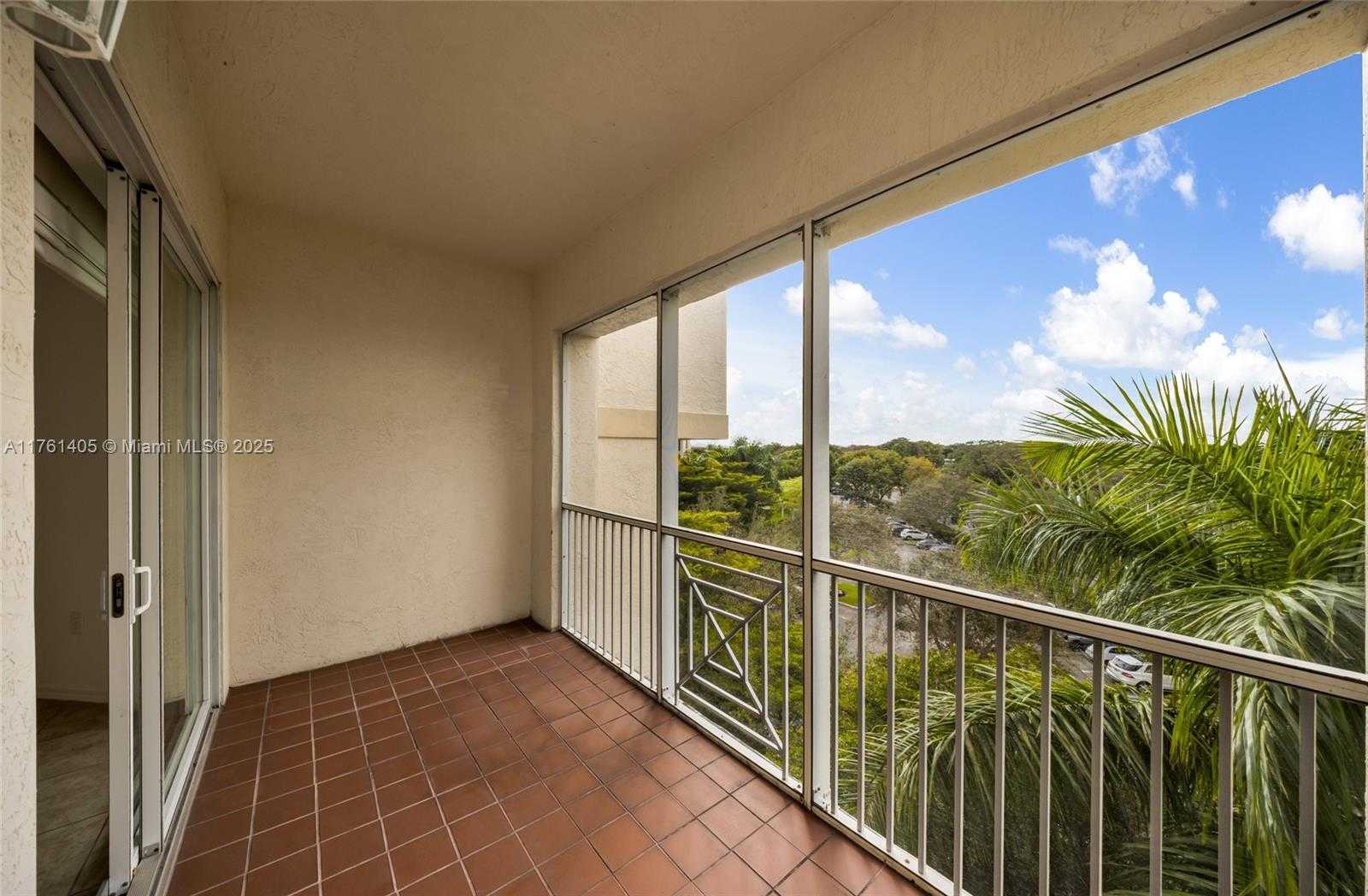 Small Image of 3600 OAKS CLUBHOUSE DR #501, Pompano Beach Number 11