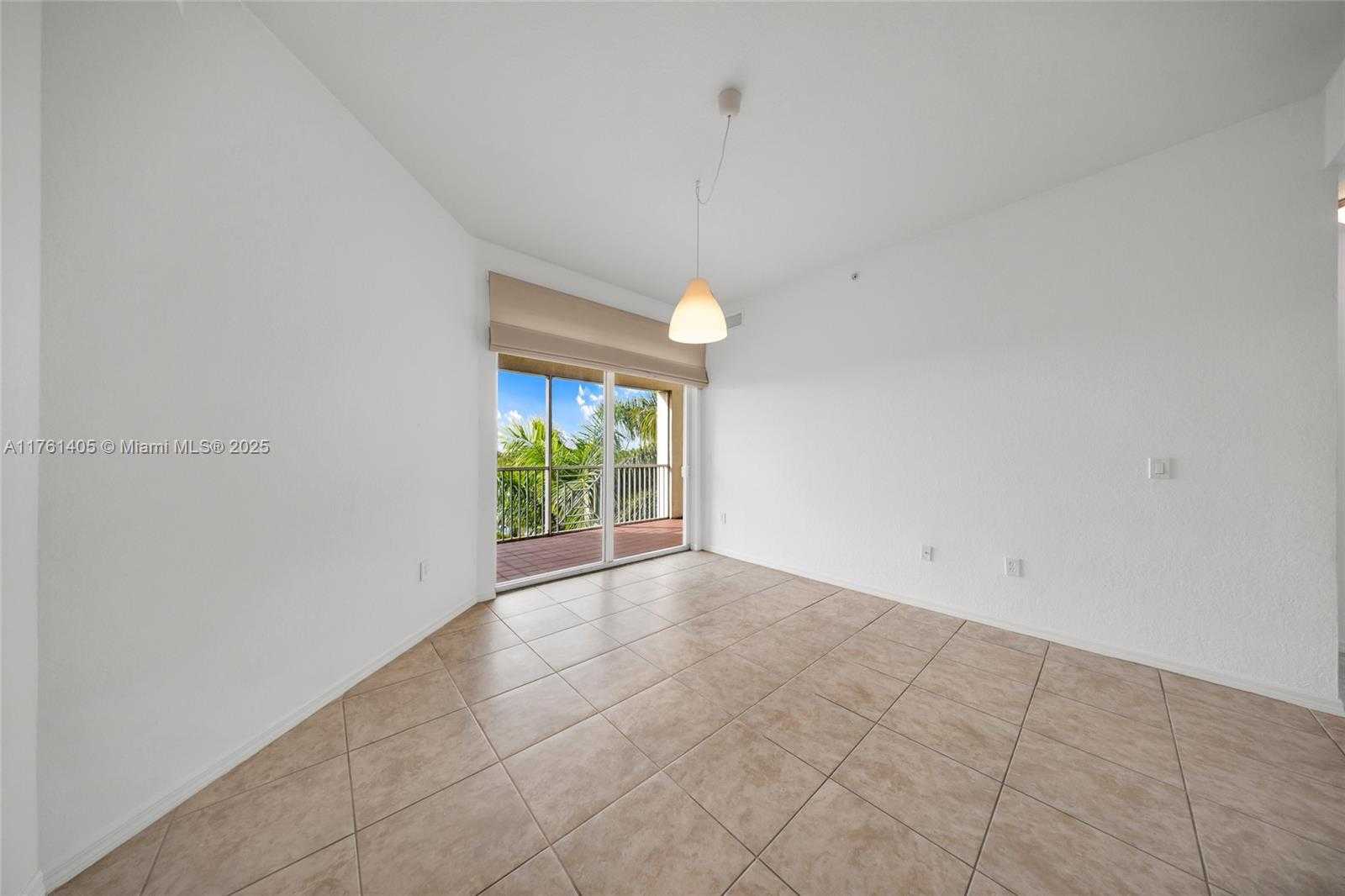 Small Image of 3600 OAKS CLUBHOUSE DR #501, Pompano Beach Number 2