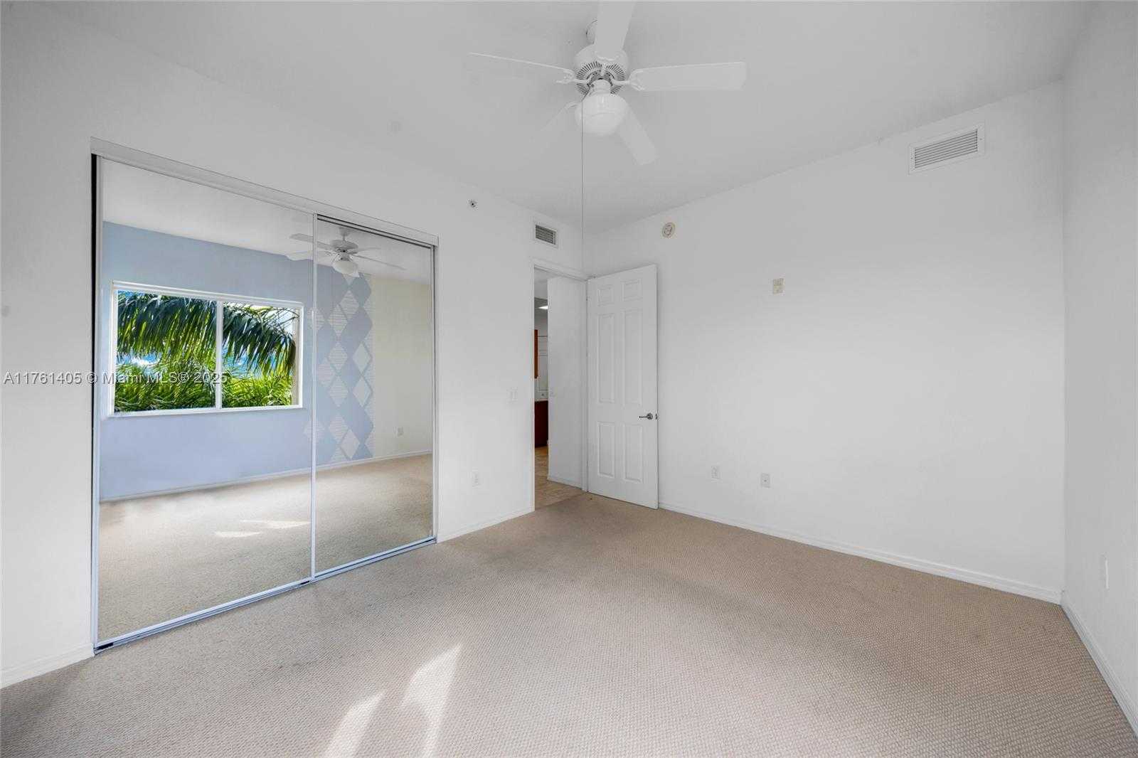 Small Image of 3600 OAKS CLUBHOUSE DR #501, Pompano Beach Number 22