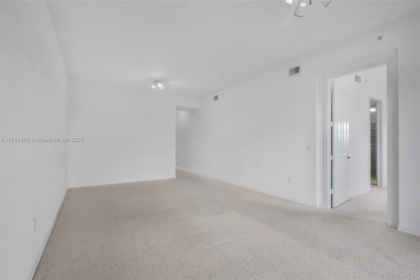 Small Image of 3600 OAKS CLUBHOUSE DR #501, Pompano Beach Number 31
