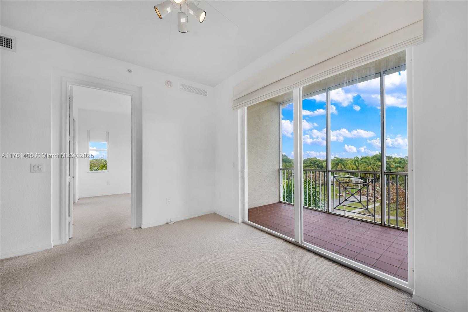 Small Image of 3600 OAKS CLUBHOUSE DR #501, Pompano Beach Number 32