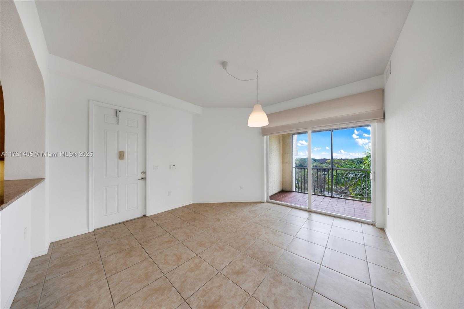 Small Image of 3600 OAKS CLUBHOUSE DR #501, Pompano Beach Number 4