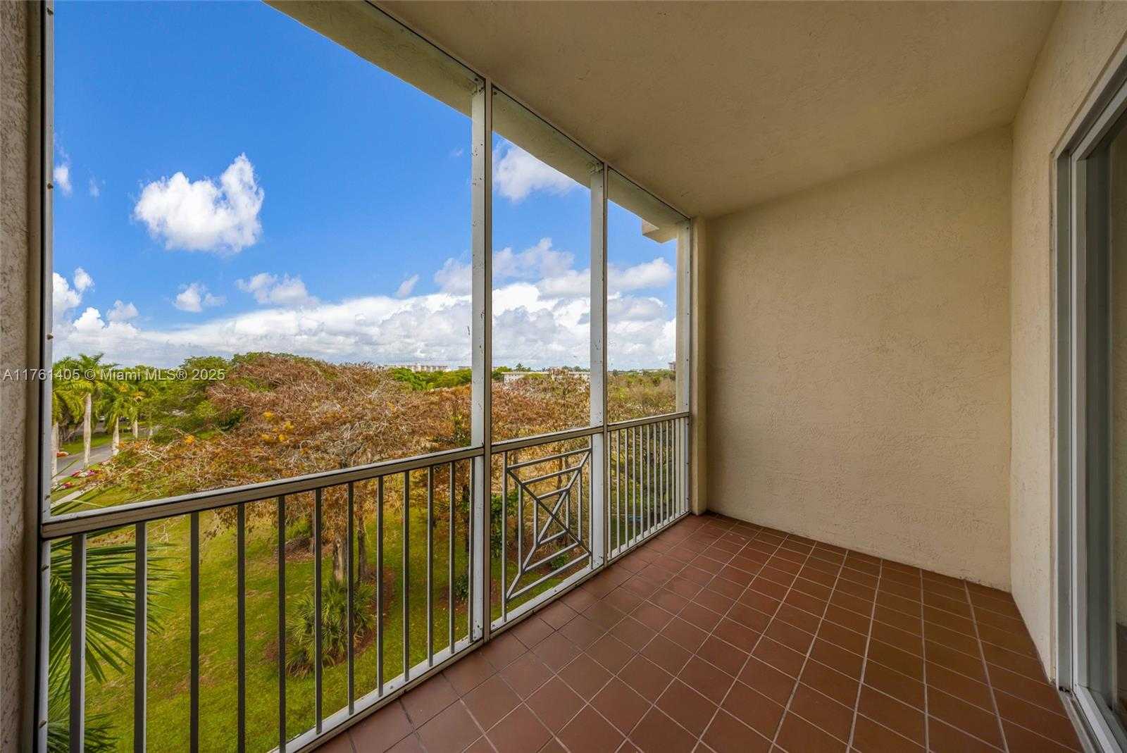 Small Image of 3600 OAKS CLUBHOUSE DR #501, Pompano Beach Number 42