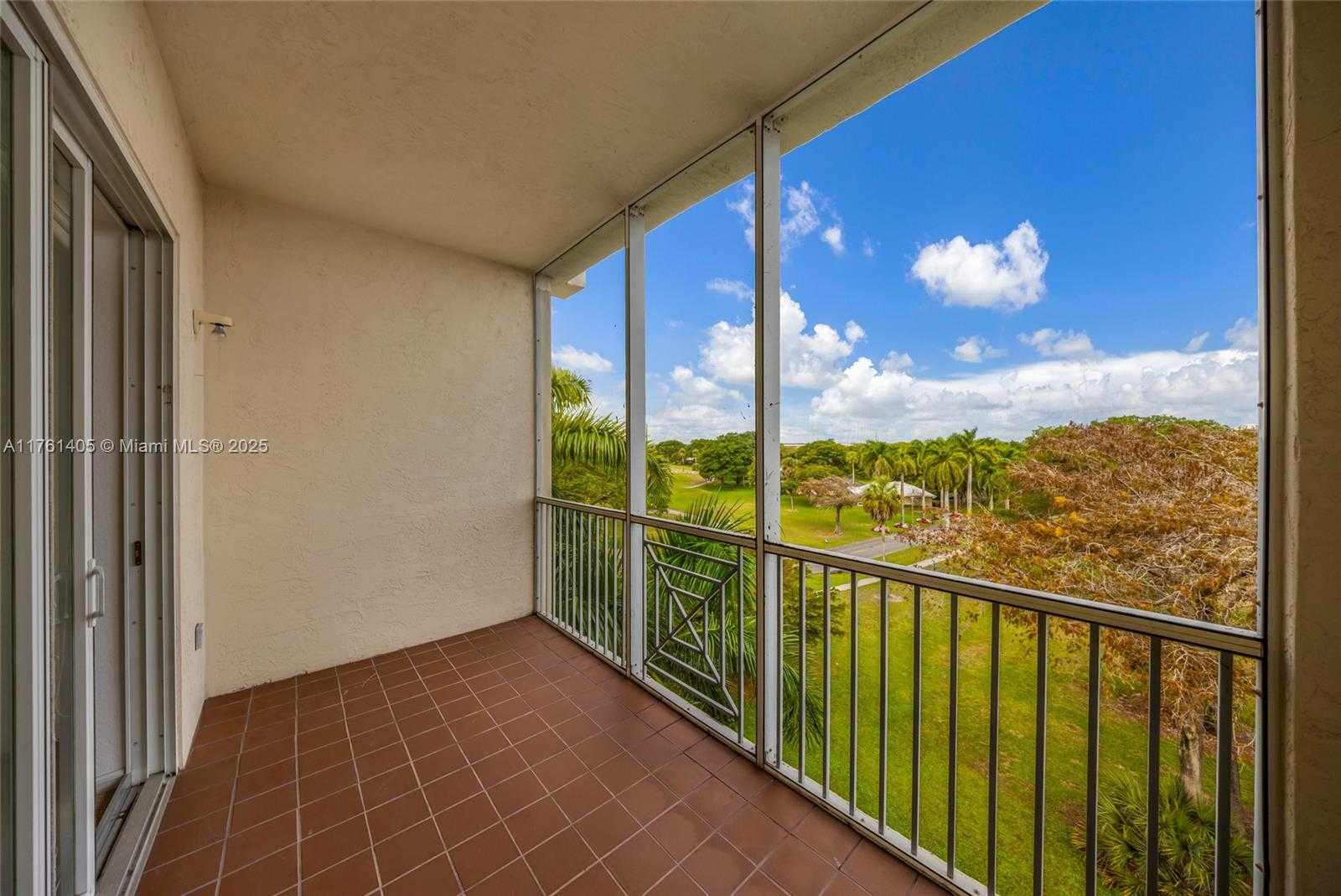 Small Image of 3600 OAKS CLUBHOUSE DR #501, Pompano Beach Number 43