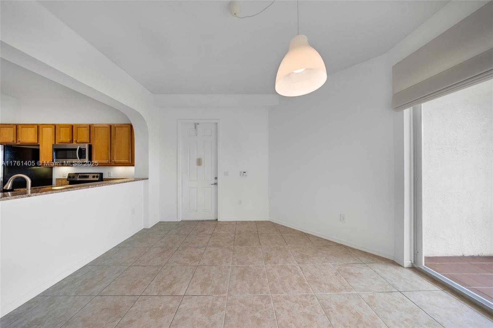 Small Image of 3600 OAKS CLUBHOUSE DR #501, Pompano Beach Number 5