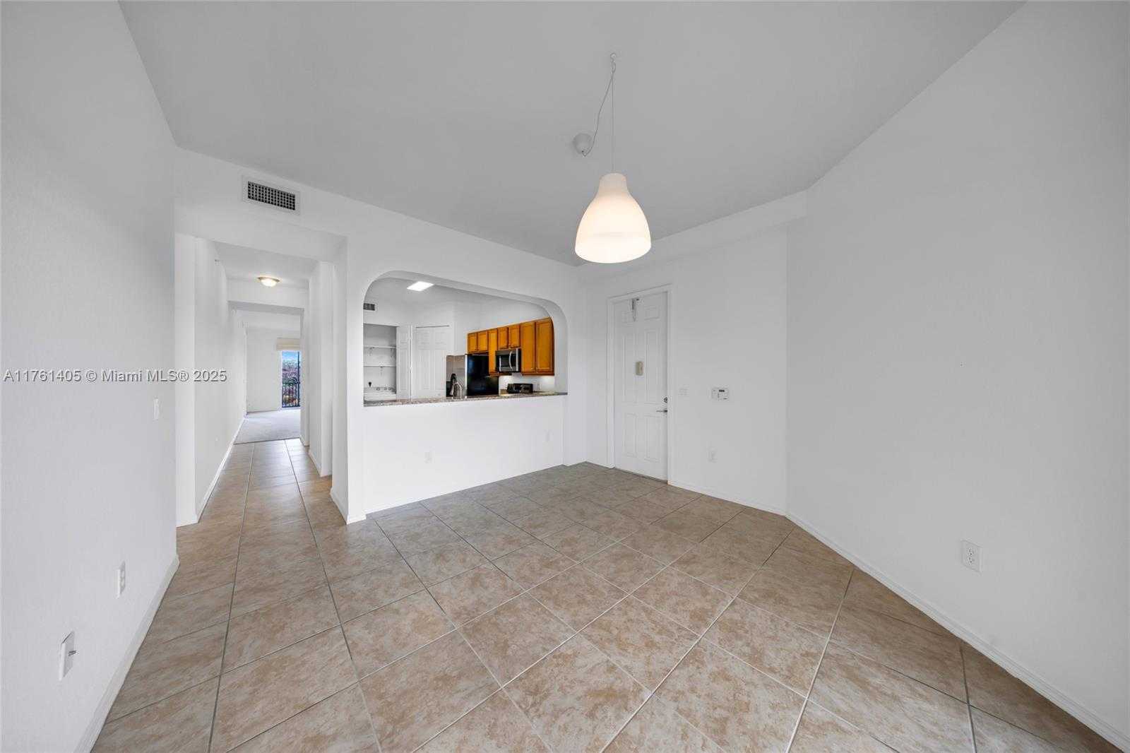 Small Image of 3600 OAKS CLUBHOUSE DR #501, Pompano Beach Number 6
