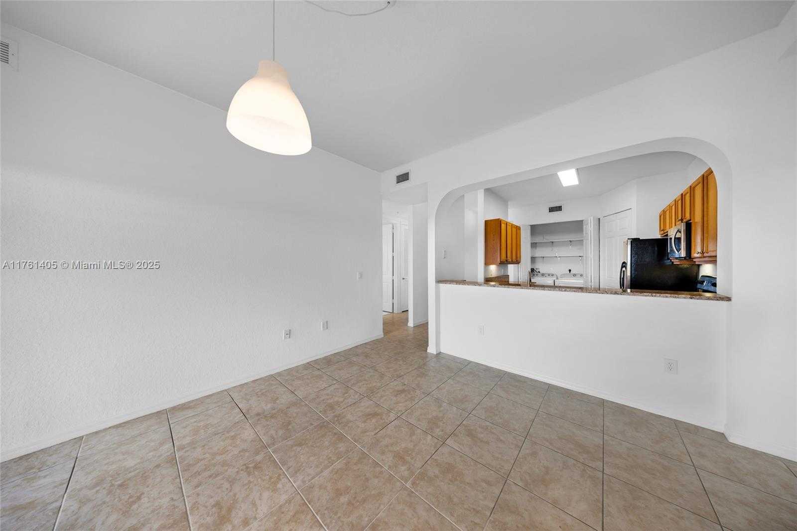 Small Image of 3600 OAKS CLUBHOUSE DR #501, Pompano Beach Number 8