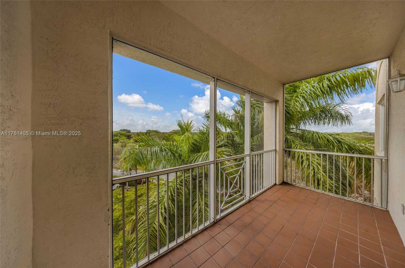 Small Image of 3600 OAKS CLUBHOUSE DR #501, Pompano Beach Number 9