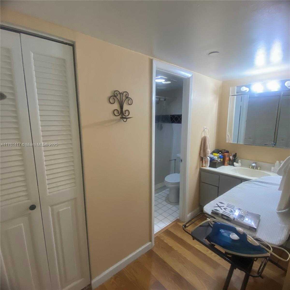 Small Image of 1100 SAINT CHARLES PL #717, Pembroke Pines Number 11