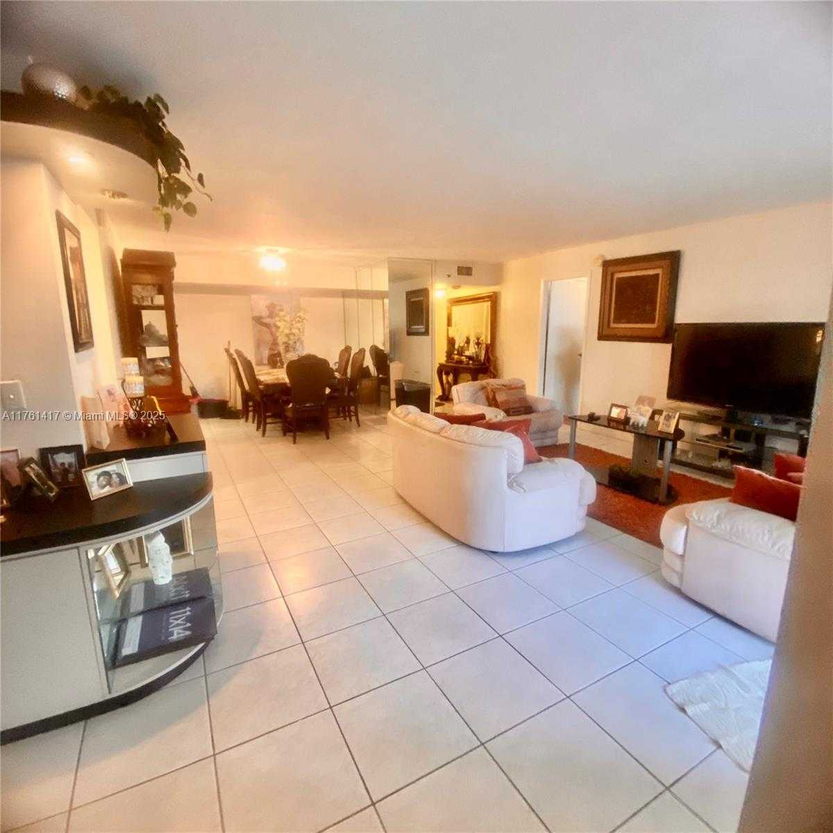 Small Image of 1100 SAINT CHARLES PL #717, Pembroke Pines Number 4