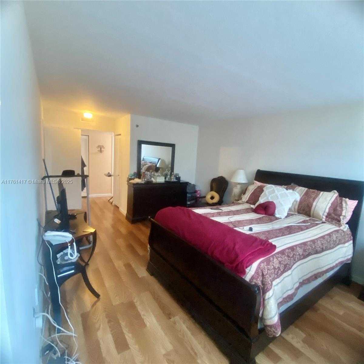 Small Image of 1100 SAINT CHARLES PL #717, Pembroke Pines Number 7