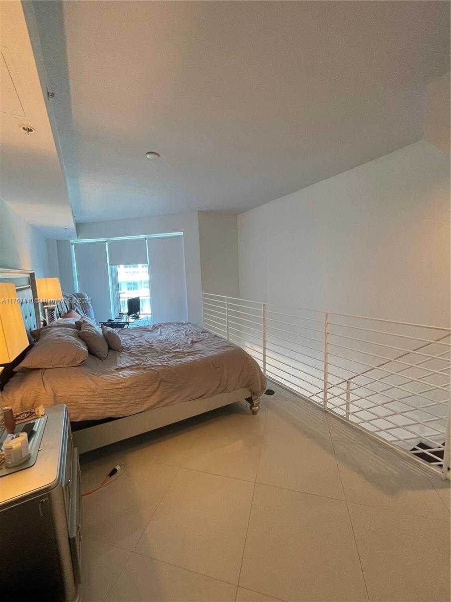 Small Image of 60 SOUTH WEST 13TH ST #5214, Miami Number 7