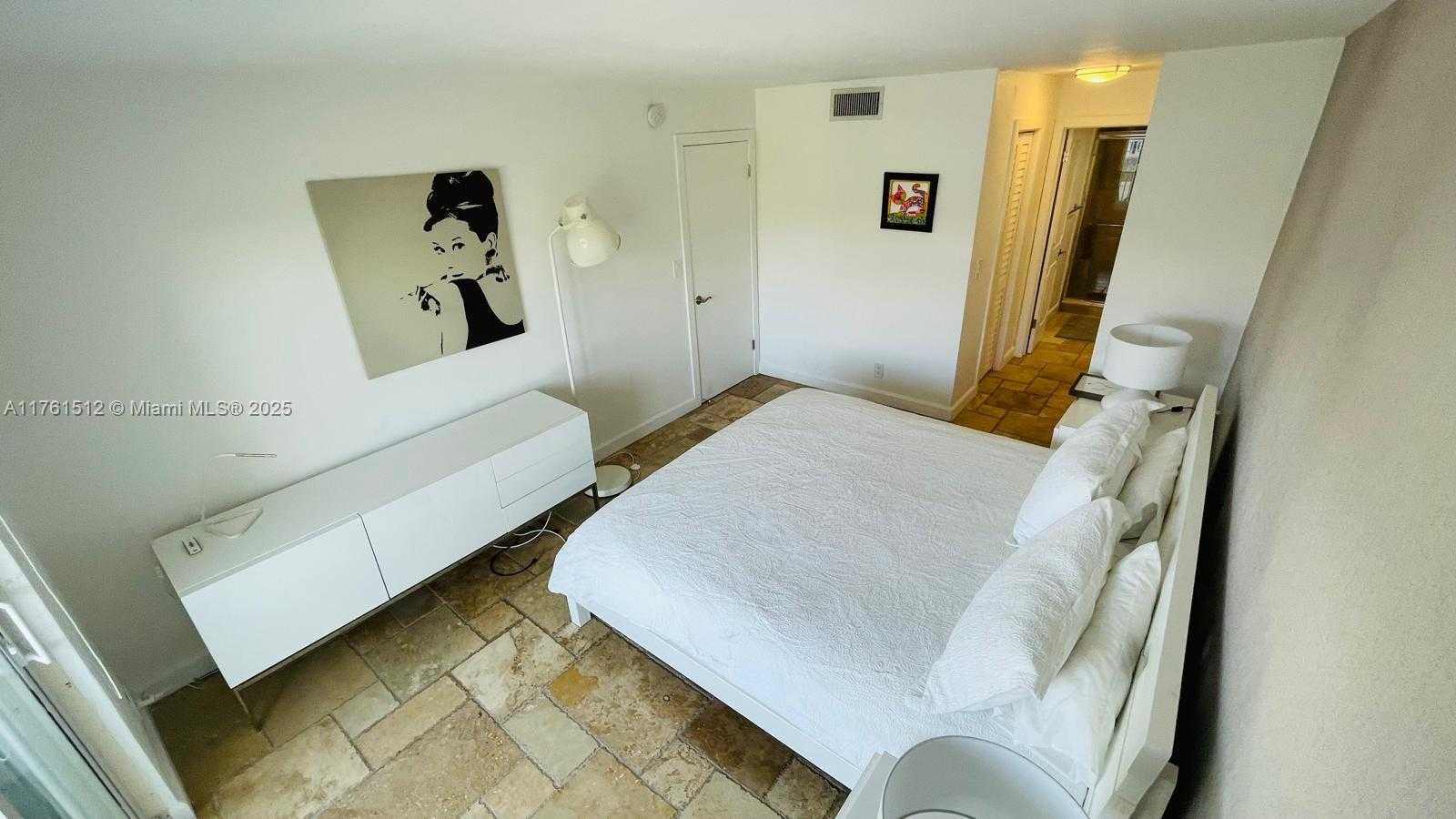 Small Image of 240 GALEN #314, Key Biscayne Number 8