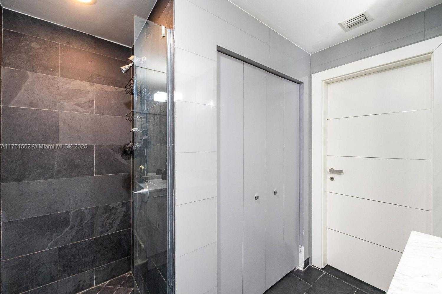 Small Image of 900 BISCAYNE BOULEVARD #4504, Miami Number 11