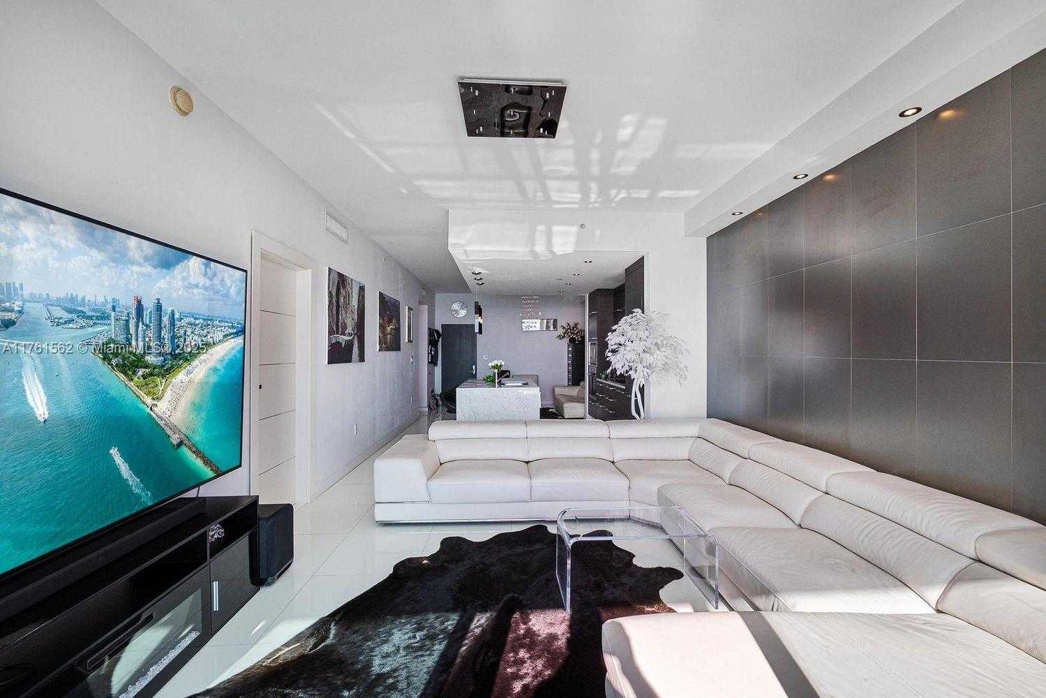 Small Image of 900 BISCAYNE BOULEVARD #4504, Miami Number 2