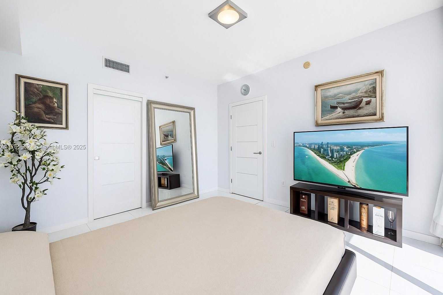Small Image of 900 BISCAYNE BOULEVARD #4504, Miami Number 9