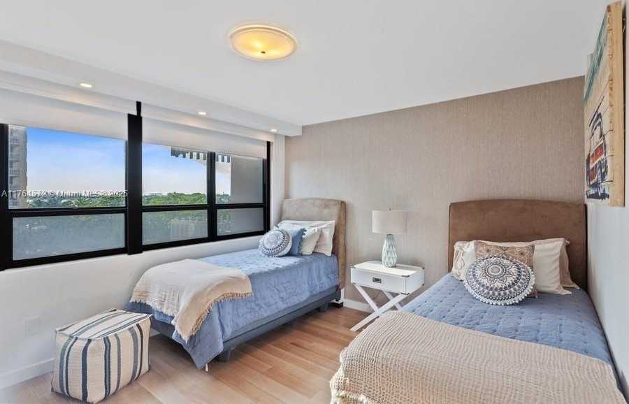 Small Image of 2 GROVE ISLE DR #B502, Miami Number 22