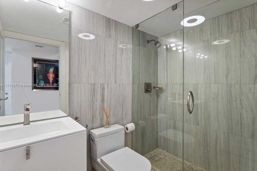 Small Image of 2 GROVE ISLE DR #B502, Miami Number 25