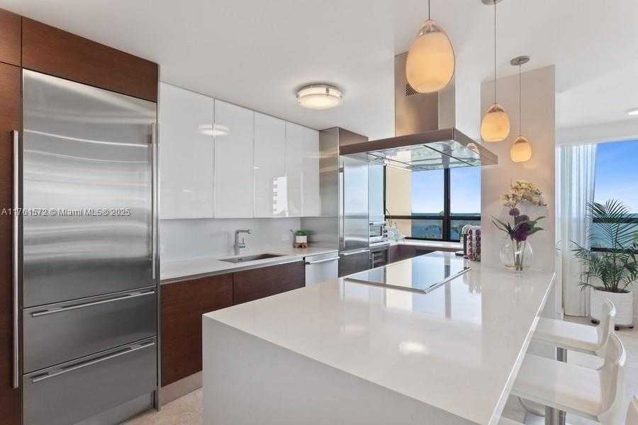 Small Image of 2 GROVE ISLE DR #B502, Miami Number 5