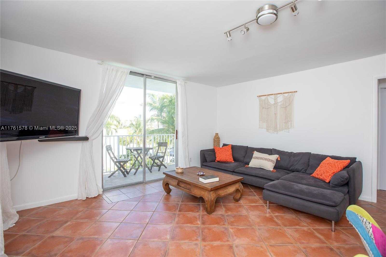 Small Image of 1801 SOUTH TREASURE DR #321, North Bay Village Number 10