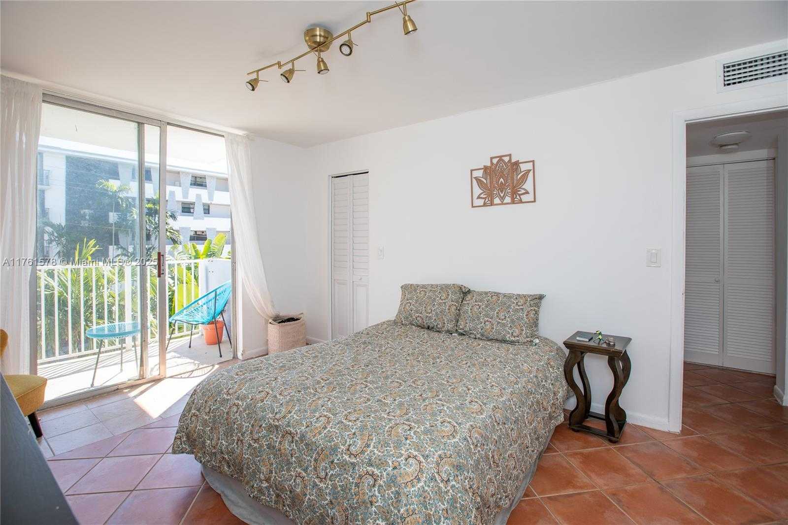 Small Image of 1801 SOUTH TREASURE DR #321, North Bay Village Number 11