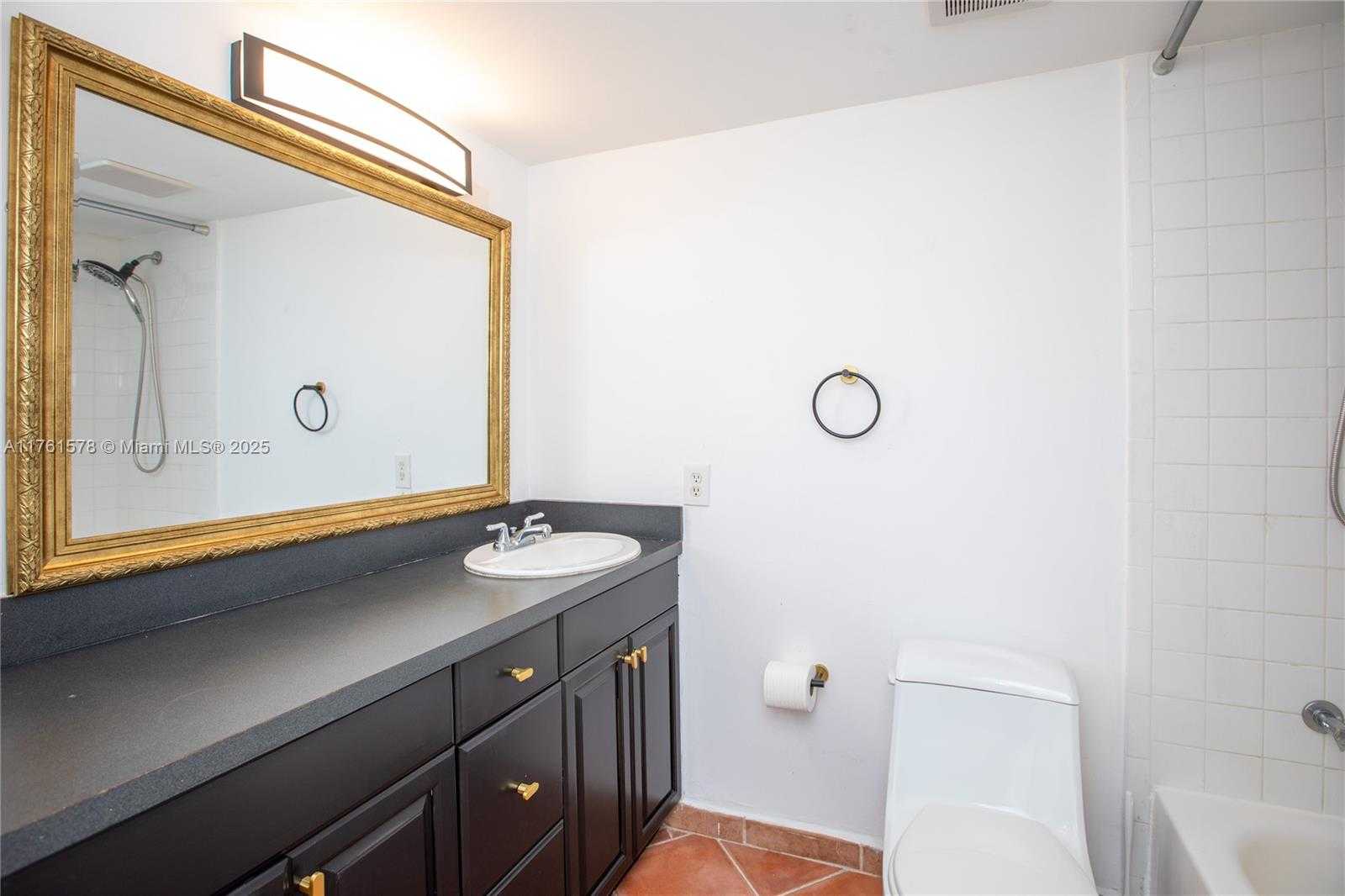 Small Image of 1801 SOUTH TREASURE DR #321, North Bay Village Number 18