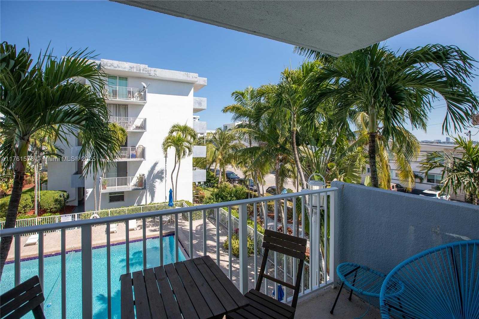 Small Image of 1801 SOUTH TREASURE DR #321, North Bay Village Number 2