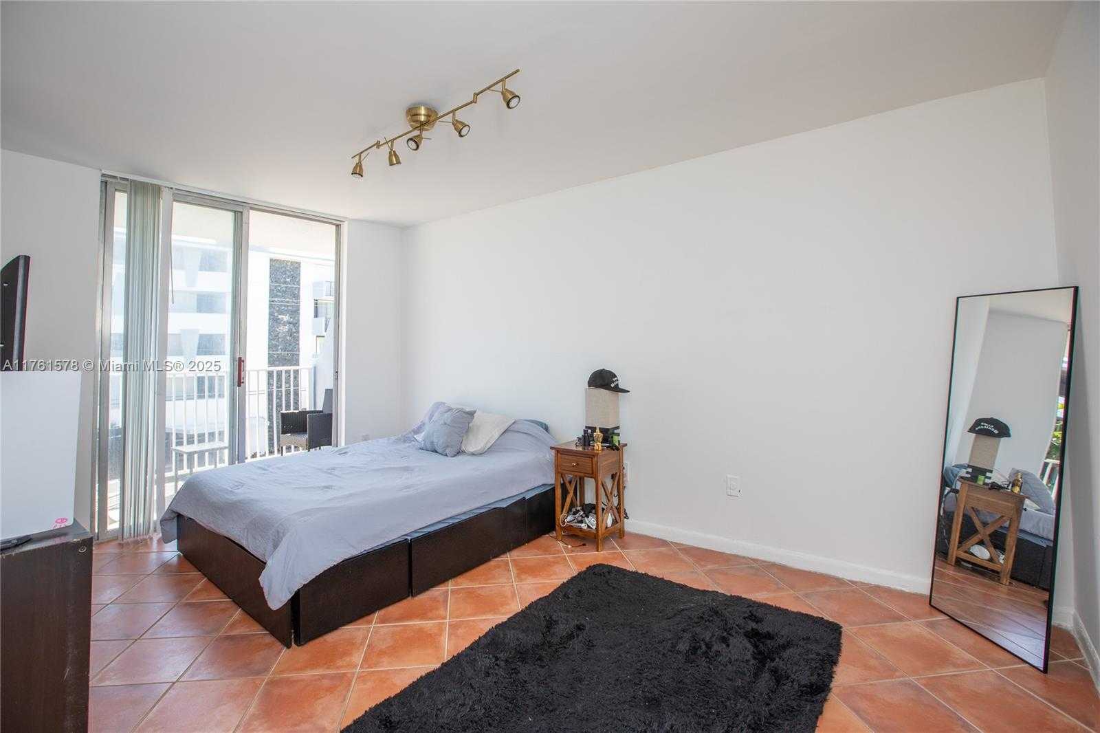 Small Image of 1801 SOUTH TREASURE DR #321, North Bay Village Number 20