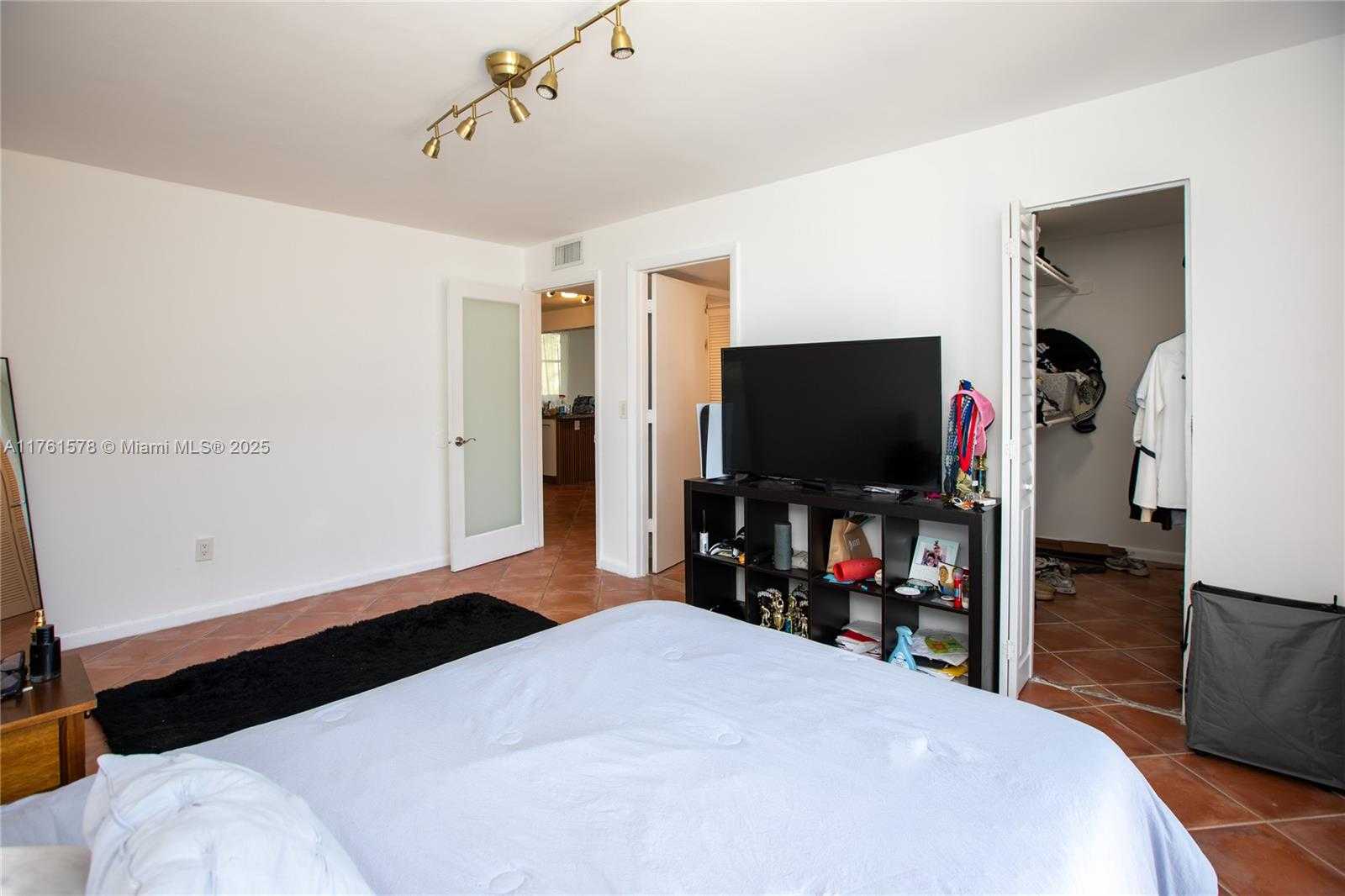 Small Image of 1801 SOUTH TREASURE DR #321, North Bay Village Number 22