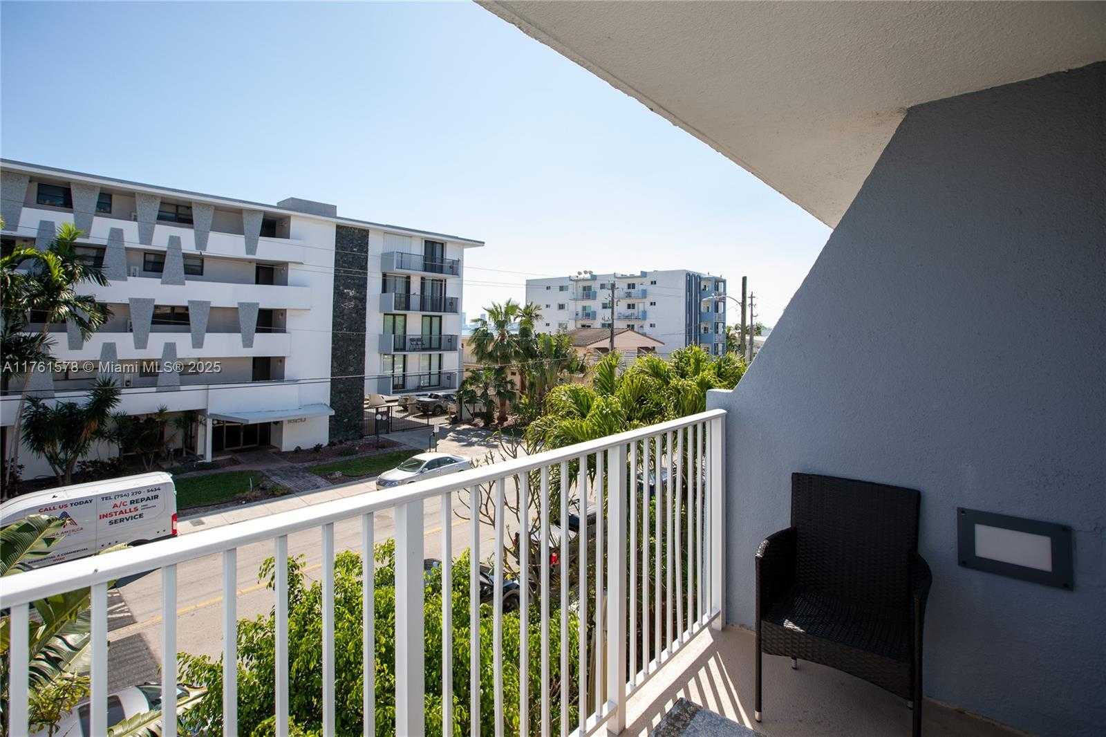 Small Image of 1801 SOUTH TREASURE DR #321, North Bay Village Number 24