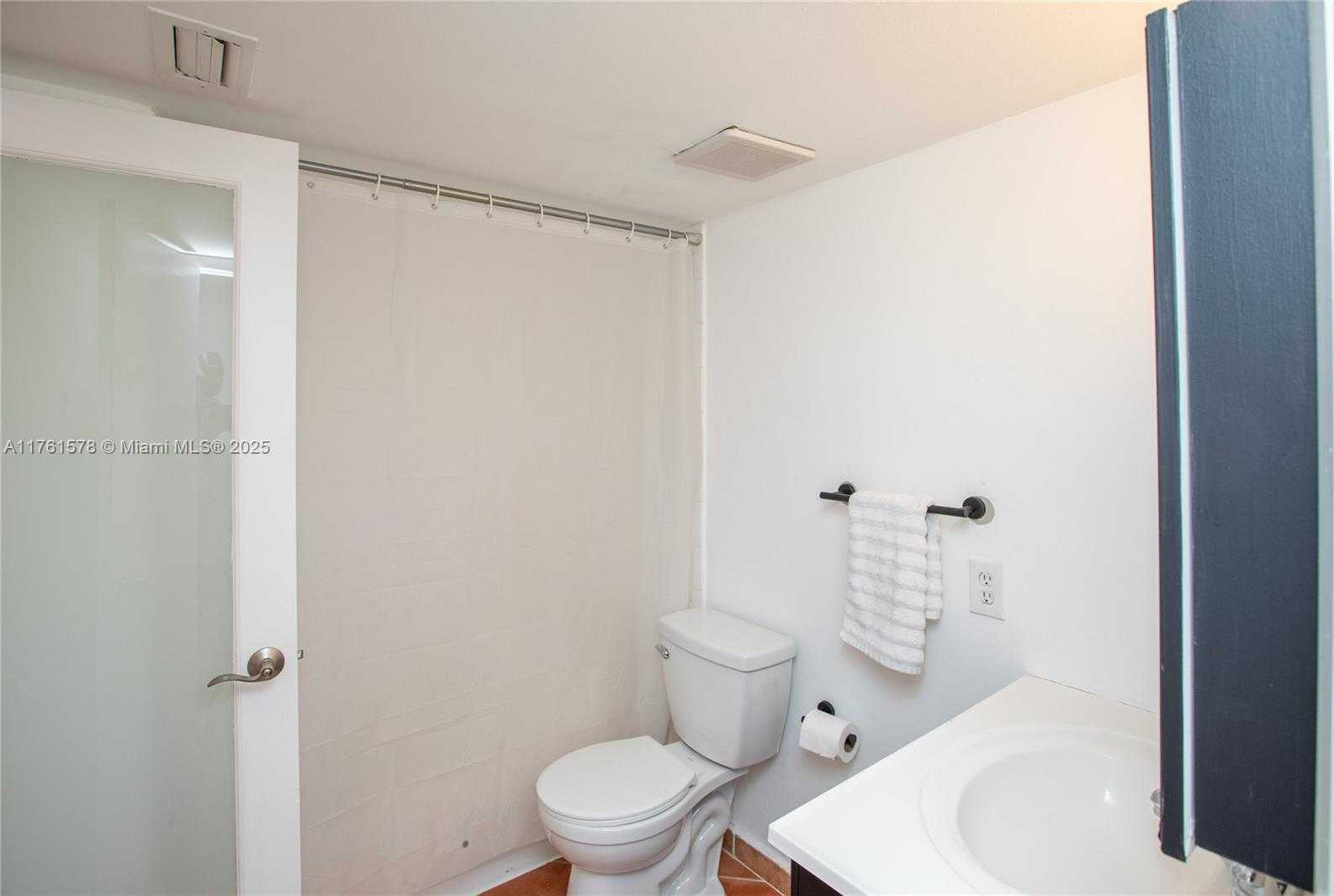 Small Image of 1801 SOUTH TREASURE DR #321, North Bay Village Number 26